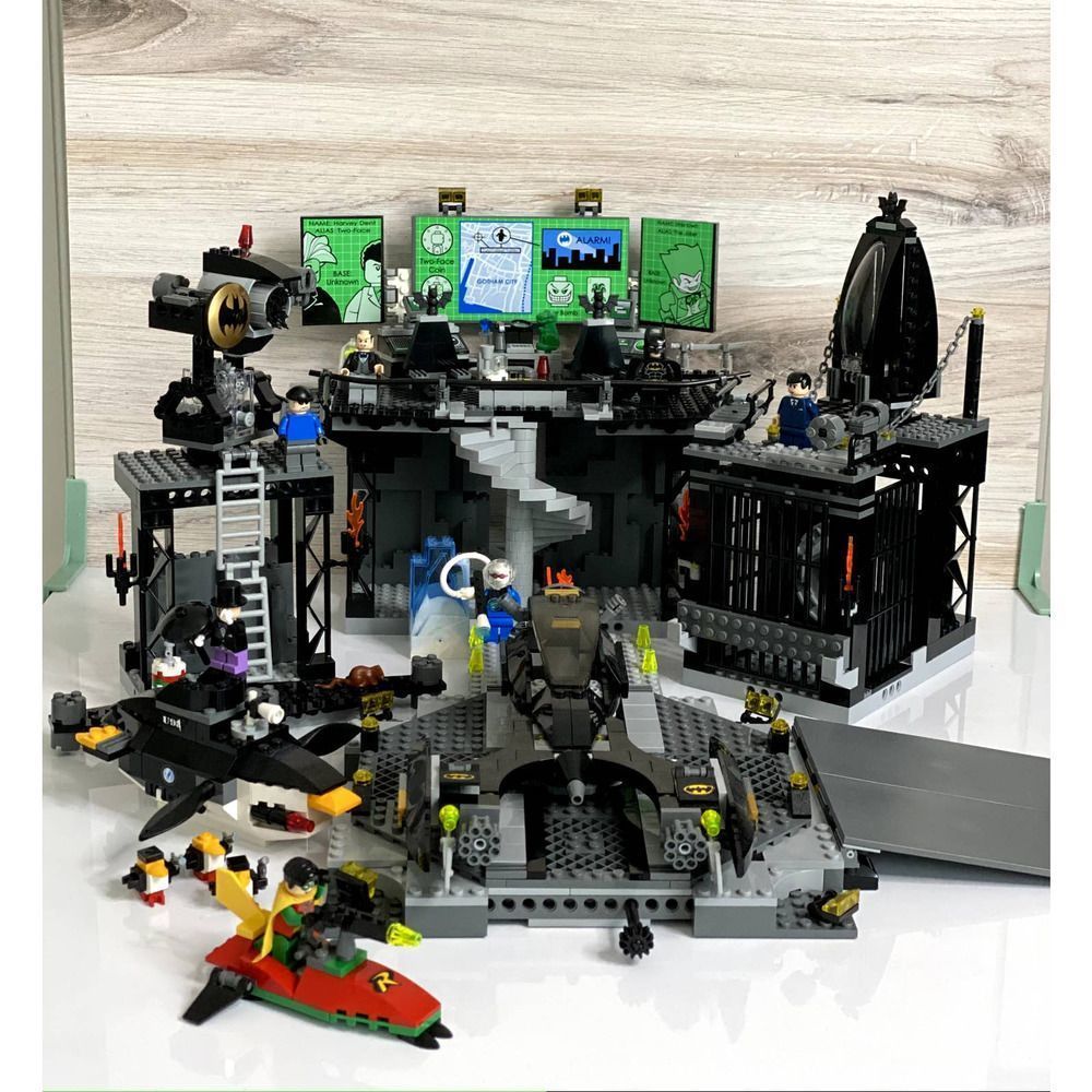Lego The Batcave: The Penguin and Mr. Freeze's Invasion (7783) 100% Complete